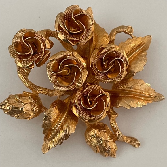 Vintage Brooch Large Golden Roses Pin , circa 60s - Picture 1 of 2